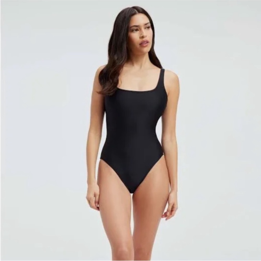 NWT Good American Classic Black One-Piece Swimsuit
Removable padding included